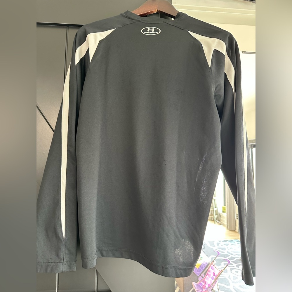 Medium Under Armor long sleeve tshirt